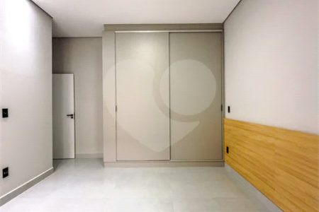 Indaiatuba - Jardim Bom sucesso - Área total: 150m² - Área construída: 115m² - 3 dormitórios sendo 1 suíte com armário planejado;Sala para dois ambientes; Banheiros com box gabinetes e espelhos; Área gourmet com churrasqueira a carvão e móveis planejados; Lavanderia coberta; Ar condicionado na sala