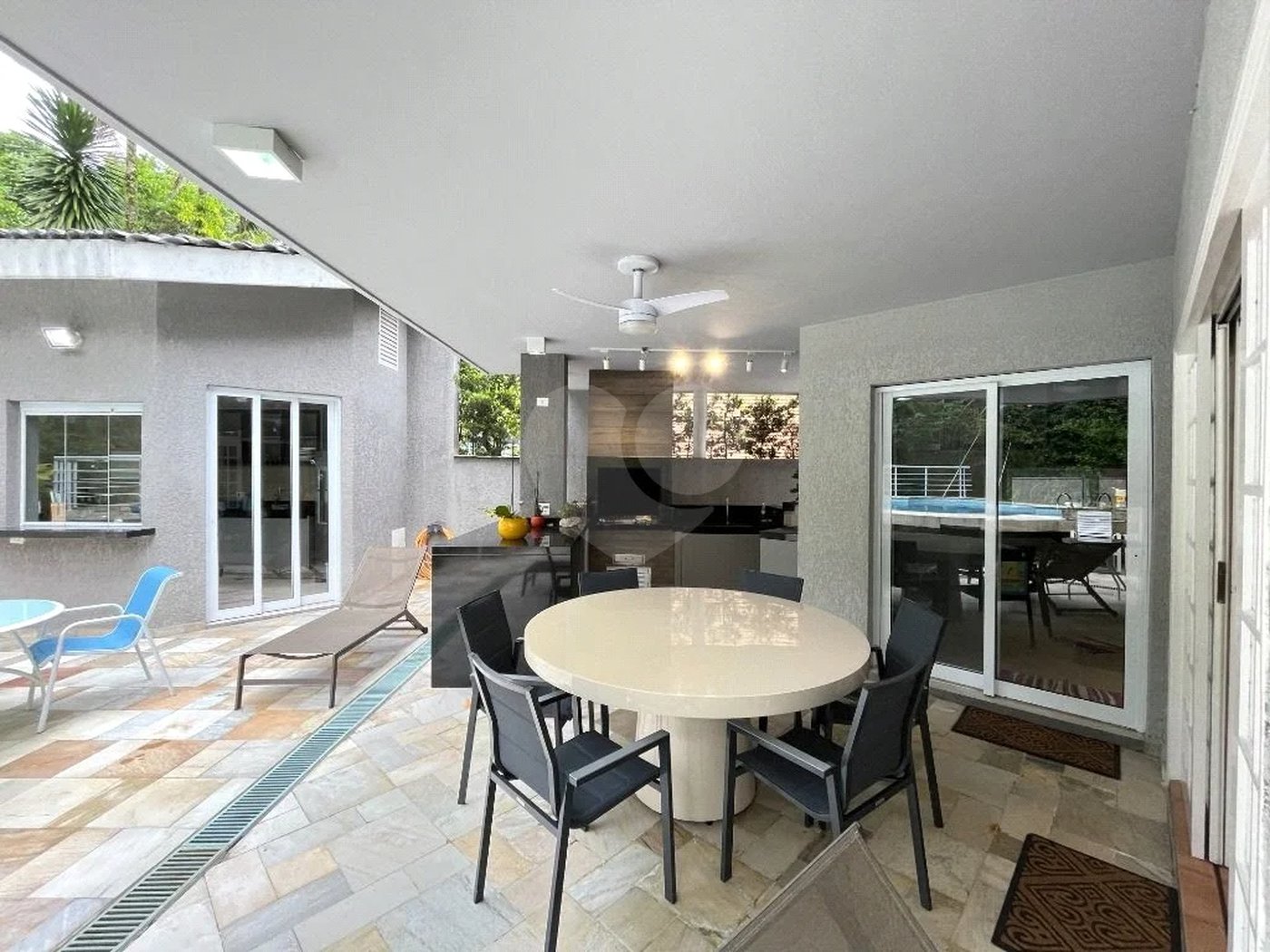 Casa à venda com 5 quartos, sendo 4 suítes, em Riviera de São Lourenço, Bertioga, SP