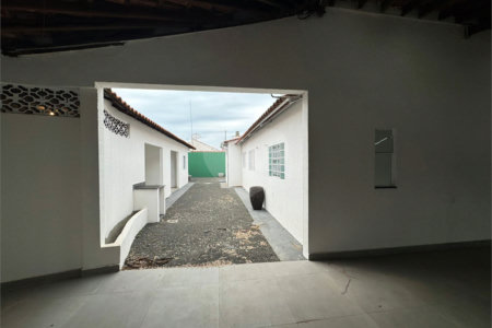 Casa á venda, com 03 Dormitórios, no Bairro Parque Primavera em São Carlos.