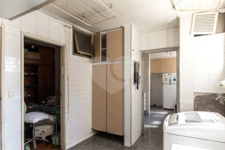 Este elegante apartamento em Higienópolis oferece 224m² de área muito bem distribuída, perfeito para quem valoriza conforto