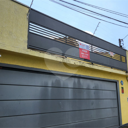 Sobrado em Santo Amaro com 3 dormitórios, uma suíte e 5 vagas