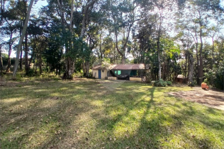 Terreno 200 m² com piscina e churrasqueira no Jardim Estância Brasil