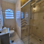 Sobrado à venda com 166 m², 3 dormitórios, 3 vagas cobertas, terraço com vista livre e 16 placas solares! Próximo à USP.
