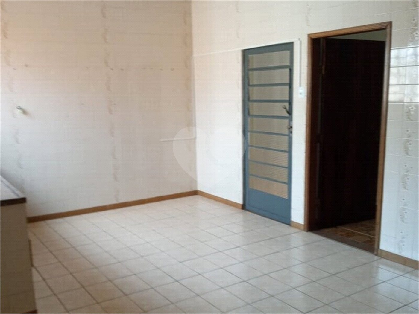 Casa térrea e espaçosa no centro da cidade por apenas R$370.000,00!!! Vamos agendar uma visita?