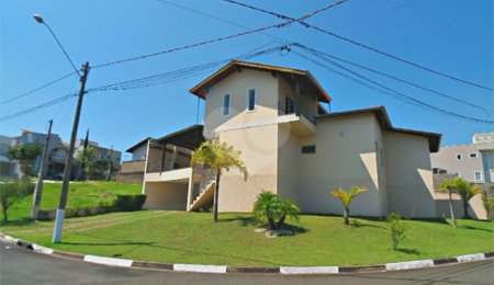 Casa à venda com 3 suítes no condomínio Terras de São Francisco, Vinhedo - SP