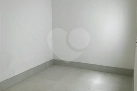 Sobrado com 194m² , 3 dormitórios , sendo 1 suíte , 4 vagas , à venda na Vila Pires , em Santo André.
