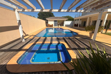 Casa á venda condomínio Damha I