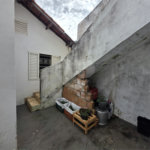 Casa térrea à venda no Douradinho com 2 quartos e edícula com mais dois quartos e 2 banheiros.