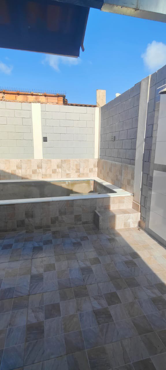 Casa à venda com 2 quartos, sendo 1 suíte, Itanhaém - SP