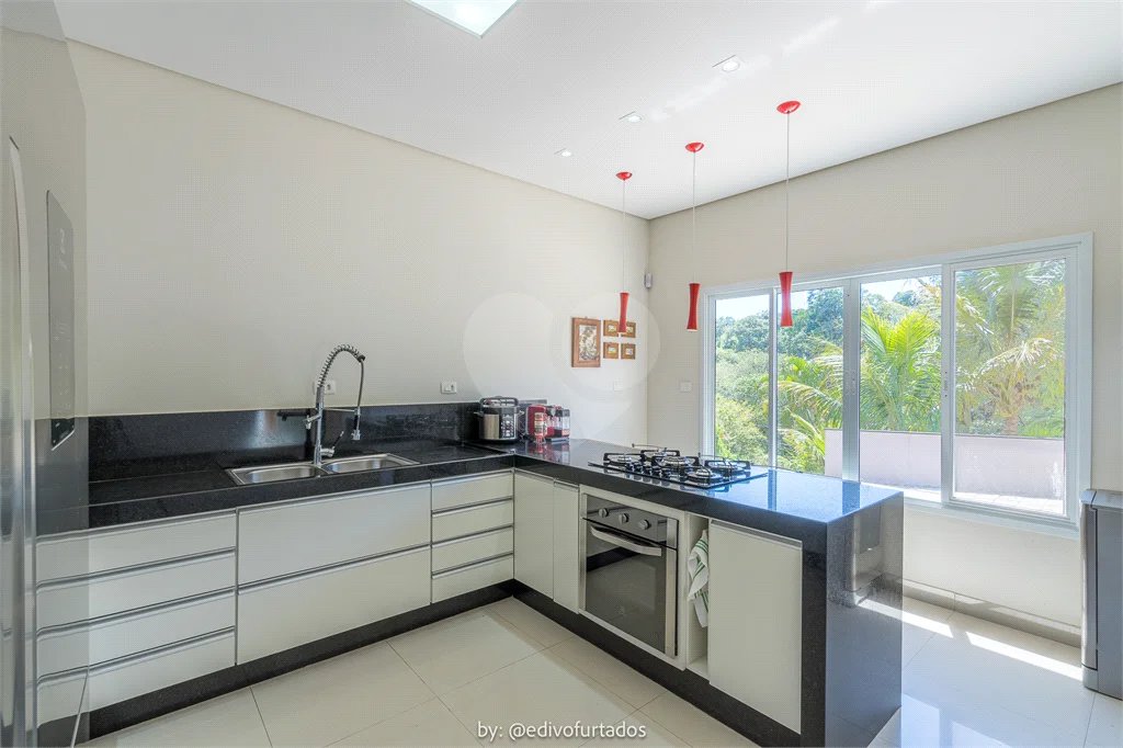 Casa à venda com 4 suítes no condomínio Vale da Santa Fé, Vinhedo - SP