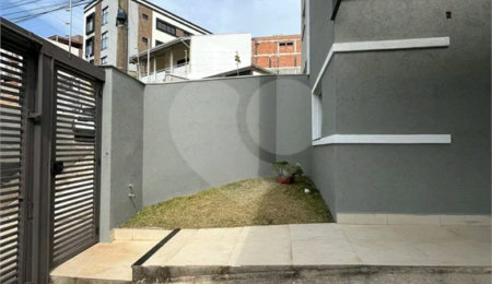 Casa à venda com 3 quartos, sendo 1 suíte, em Jardim Vitória IV, Poços de Caldas, MG