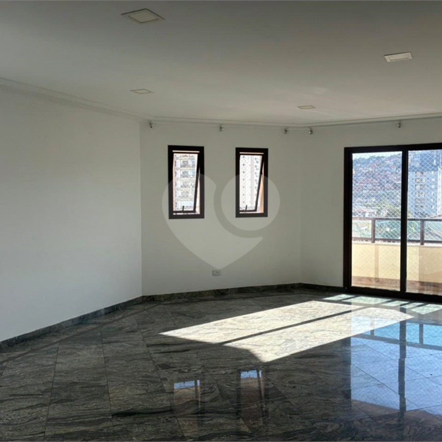 Apartamento à Venda com 3 suites e 2 vagas no Edifício Vivenda da Serra