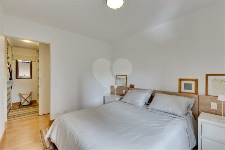 Apartamento à venda com 2 quartos, sendo 1 suíte,  em Campo Belo, São Paulo, SP