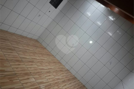 Casa térrea com 2 dormitórios.