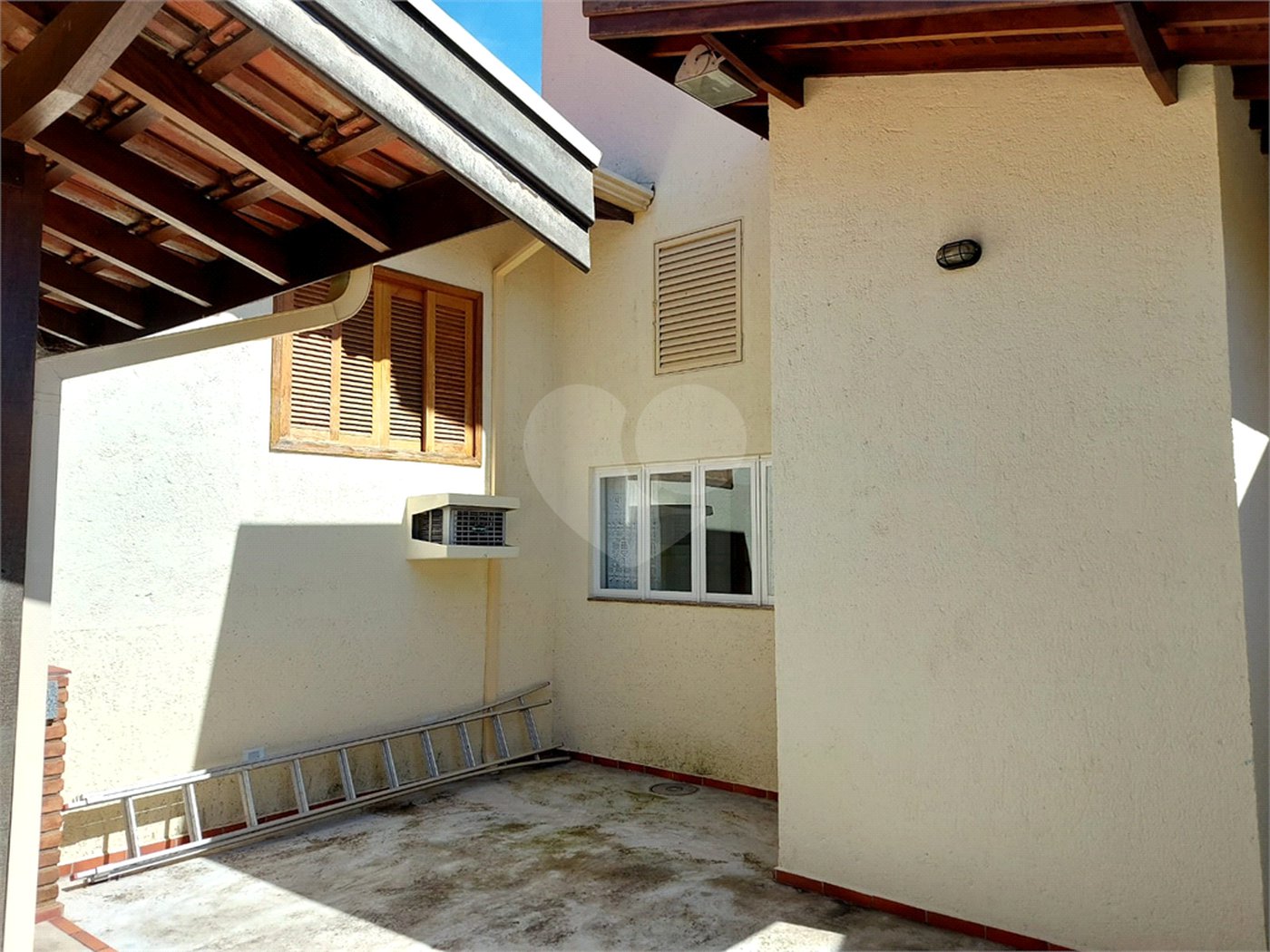 Casa charmosa e elegante localizada no deslumbrante Condomínio Villagio Capriccio Louveira SP