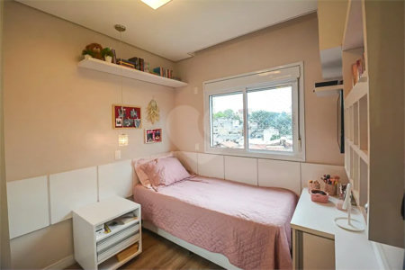 Espaço, conforto e uma localização privilegiada fazem deste apartamento mobiliado no Baeta Neves, em São Bernardo do Campo, uma excelente opção para seu novo lar. Com 118 m², três dormitórios e quatro banheiros, o imóvel oferece ambientes amplos para acomodar a família e receber amigos com comodidad