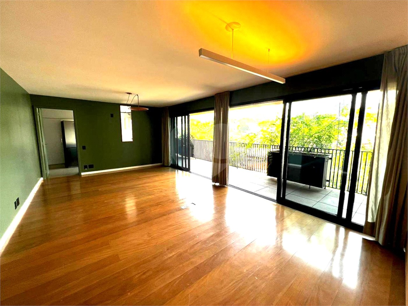 Imóvel 168m² Idea Zarvos com 3 suites, varanda na frente e na suíte, piscina, academia e 3 vagas Vila Madalena.
