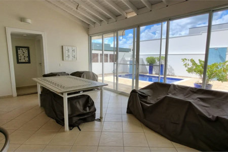 Lindo sobrado com 4 suites e piscina à venda, 365m², por R$ 2.450.000,00 no condomínio Villa Suiça, em Indaiatuba/SP.