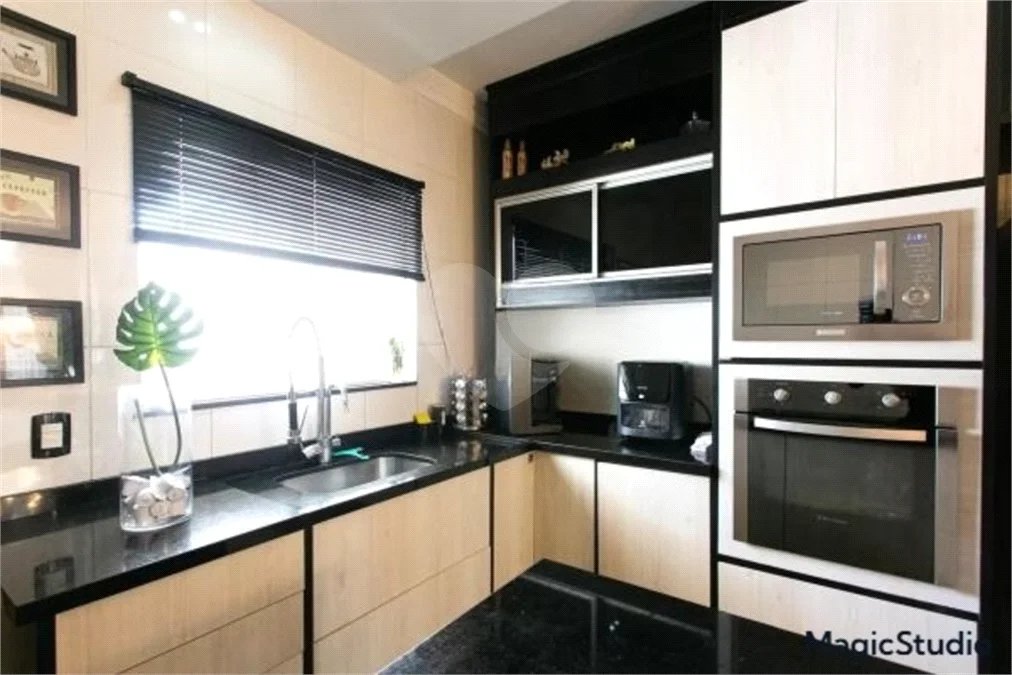 Casa com 153m², 3 dormitórios, sendo 1 suíte, 4 vagas, à venda na Penha.