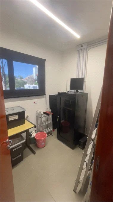 Incrível imóvel comercial com 250 metros de área construída com 5 salas e 2 cozinhas com 5 vags no caxingui