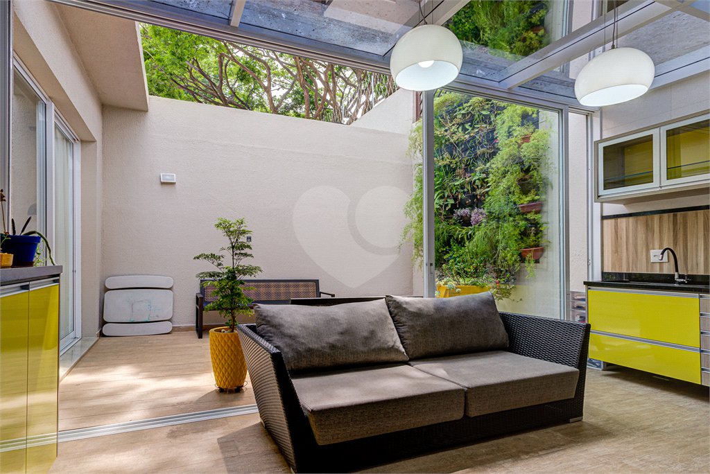 Casa à venda com 4 quartos, sendo 2 suítes, no condomínio Residencial Terras Altas, São Paulo - SP