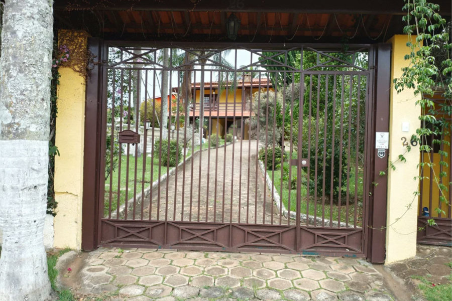 Casa à venda com 4 quartos, sendo 2 suítes,  em Country Residencial Felix, Bom Jesus dos Perdões, SP