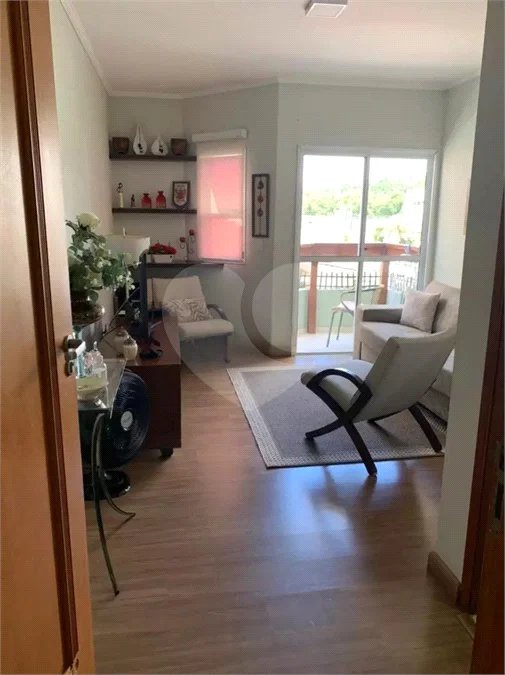 Apartamento em Atibaia com 2 dormitórios (1 suíte), 1 vaga de garagem, elevador, área de lazer com piscina