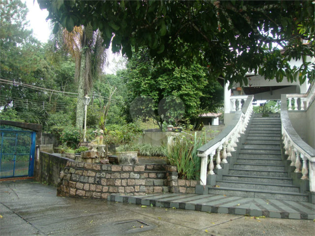 Chácara à venda com 5 quartos, sendo 2 suítes,  em Jardim Arujá, Arujá, SP
