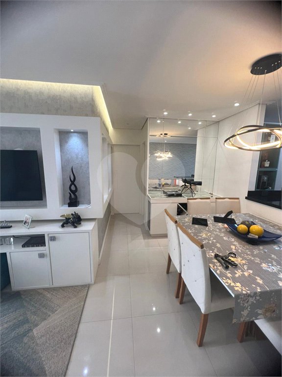 Apartamento. 78 m2, 3 dorm., uma suíte, lavabo, banheito, duas vagas, deposito no sub, varanda gormet.Aceita e estuda Permuta.