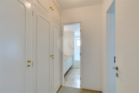 Apartamento à venda com 3 suítes em Real Parque, São Paulo, SP