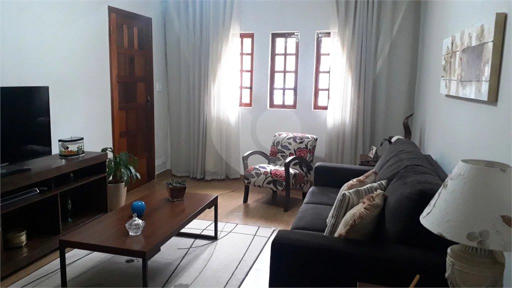 Casa totalmente térrea com 215 m² de área total