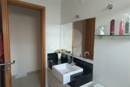 Apartamento em Atibaia com 2 dormitórios (1 suíte), 2 vagas de garagem, elevador, salão de festas, excelente localização