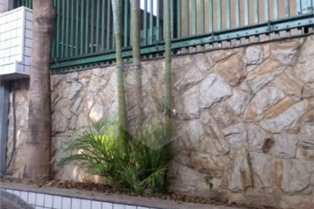 Casa com 400m², 2 dormitórios, 2 vagas de garagem, à venda na Vila Matilde.
