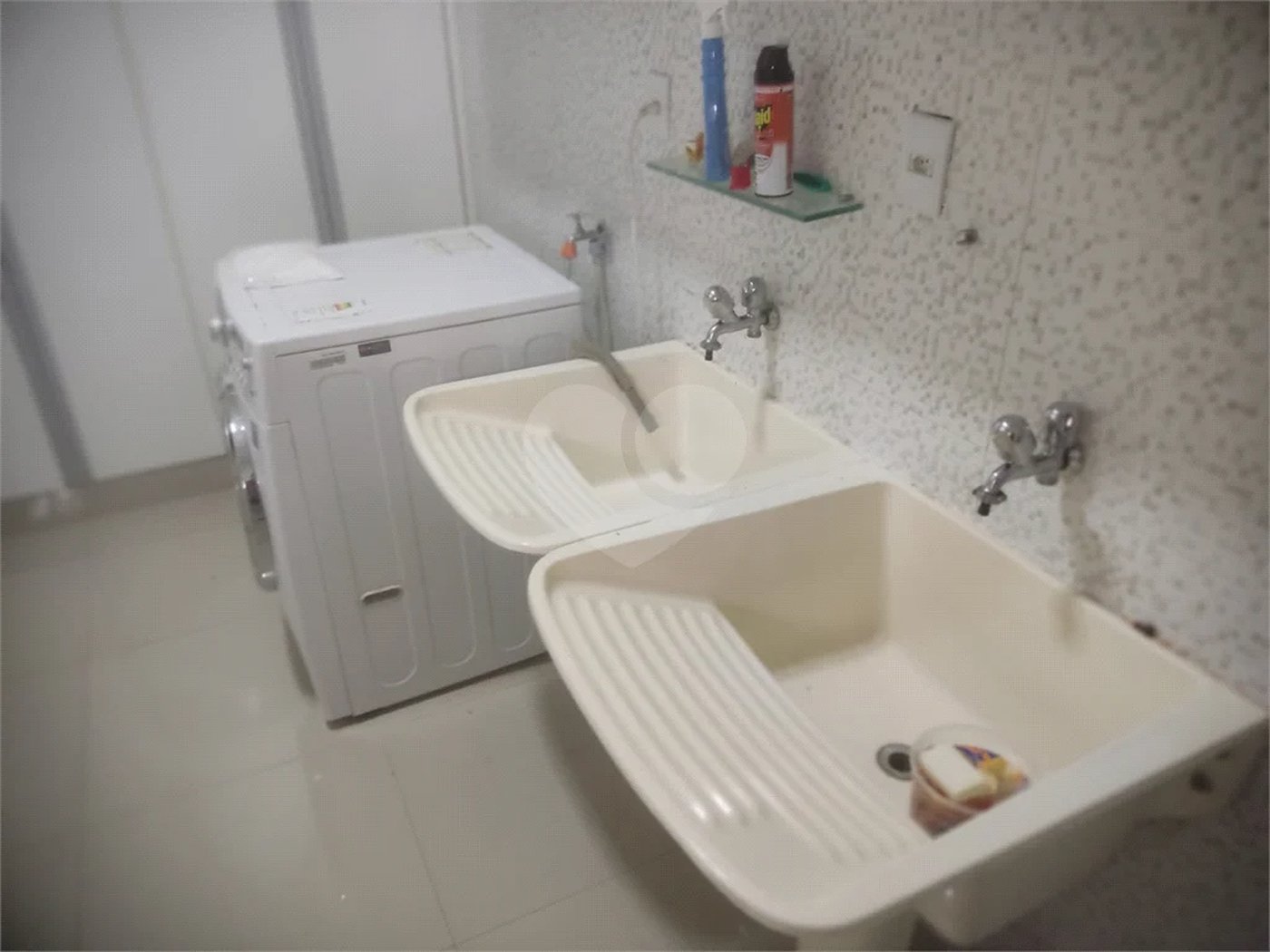 Chácara à venda com 4 quartos, sendo 1 suíte, em Chácaras Polozzi, Louveira, SP