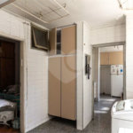 Este elegante apartamento em Higienópolis oferece 224m² de área muito bem distribuída, perfeito para quem valoriza conforto