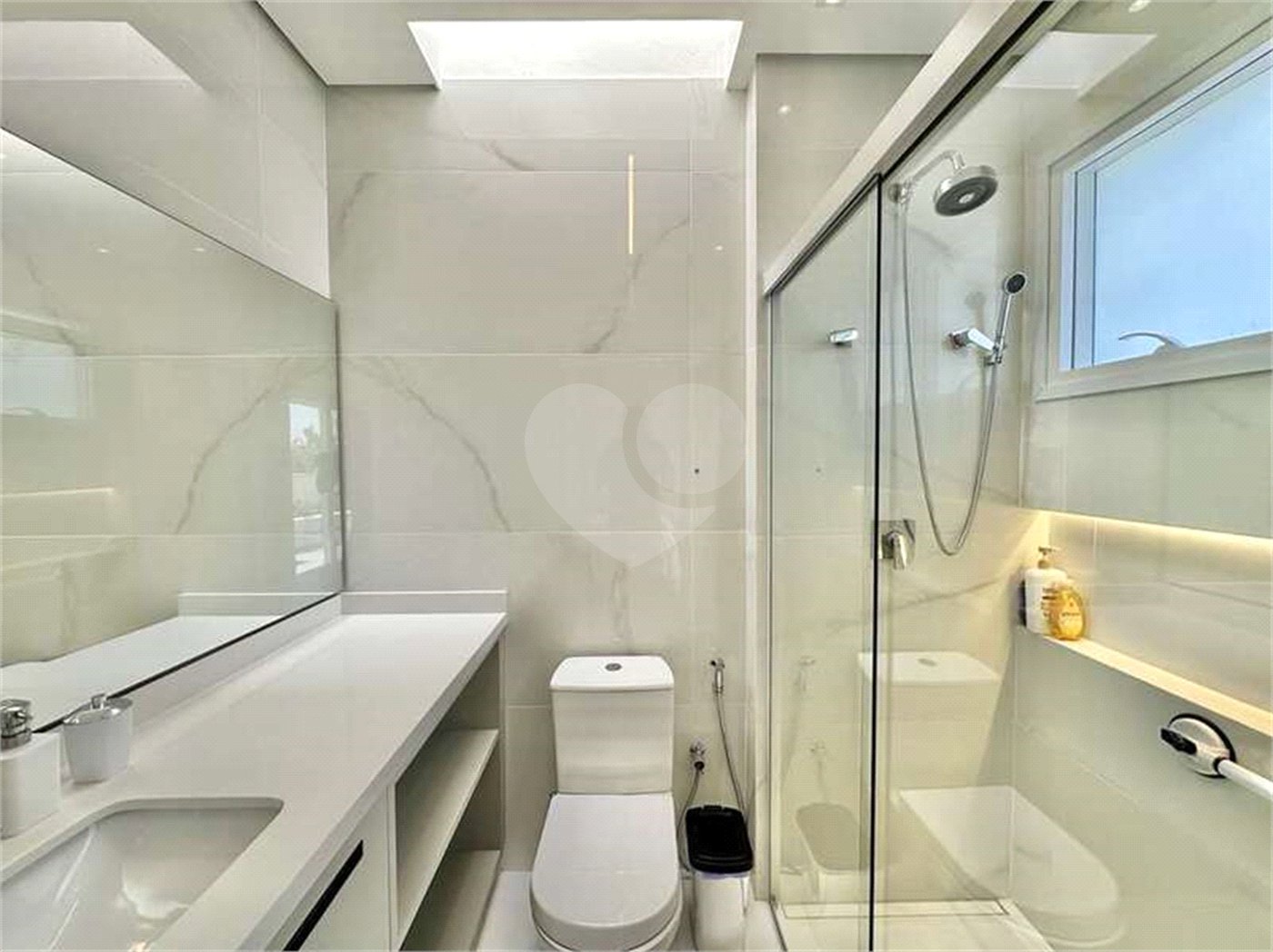Casa Contemporânea e Mobiliada no Condomínio Palos Verdes – A Essência do Alto Padrão na Granja Viana – 7 suítes, 4 pavimentos com elevador