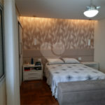 casa térrea na Vila Romana, 07 vagas de garagem, 4 quartos,, sendo 1 suíte amplo quintal.
