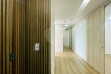 Consultório de 61 m² com 5 ambientes e Varanda no Domo Business!