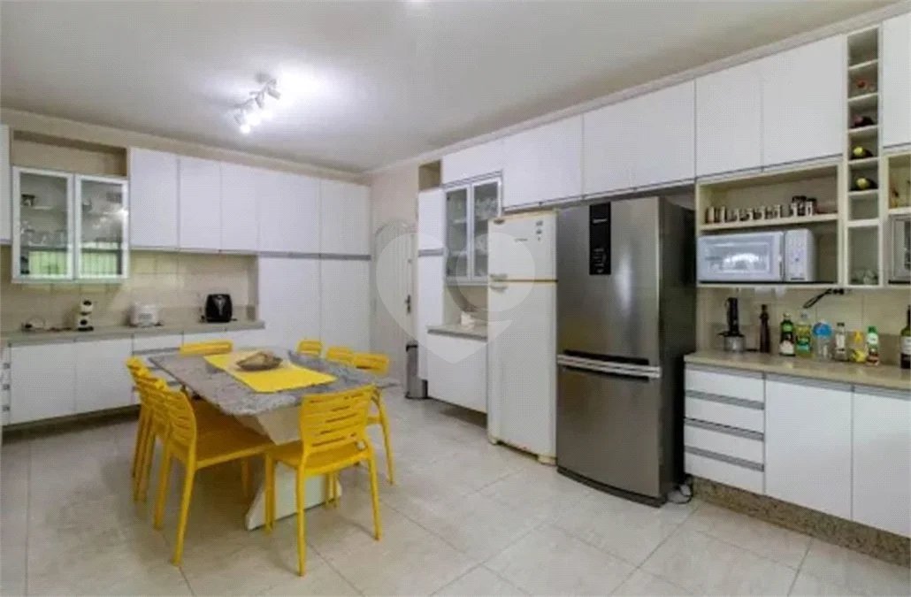 Sobrado à venda no Jardim Bom Clima, com 300 m² com 3 dormitórios piscina e churrasqueira