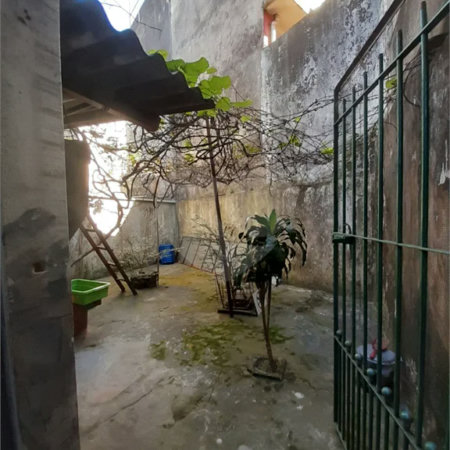 Casa com 250m², 4 dormitórios, 2 vagas.