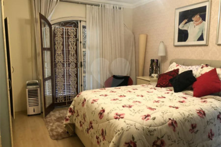 Sobrado com 363m² à venda no Alto da Moóca - 3 suítes e 6 vagas.