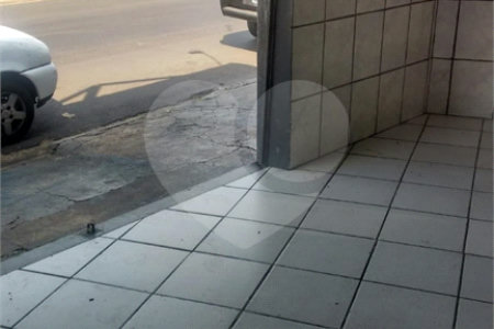 Casa térrea + Sala Comercial na Vila Prado.
