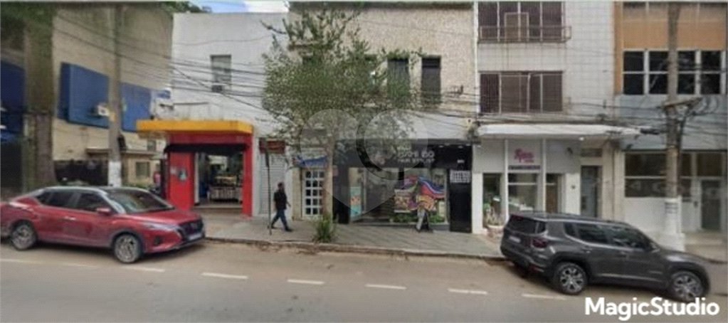 Sobrado comercial com 150m² , 7 salas , 3 banheiros , para locação na Bela Vista.