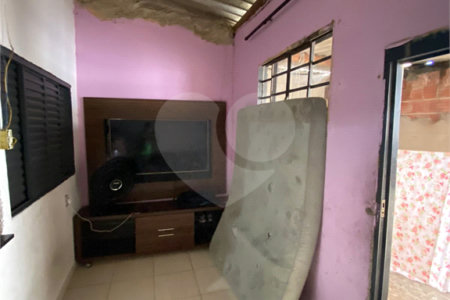 Casa Térrea com 1 dormitório.
