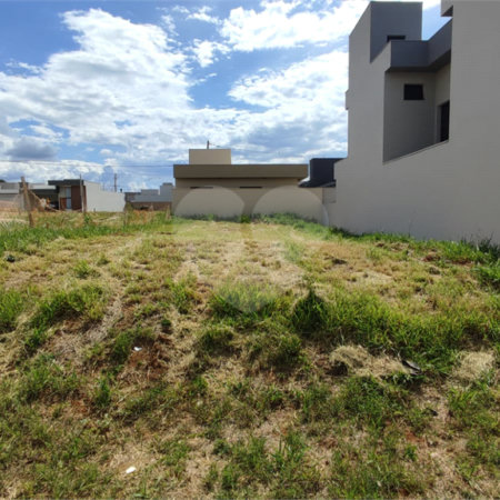 Lote à Venda em São Carlos, no Condomínio Villeneuve I