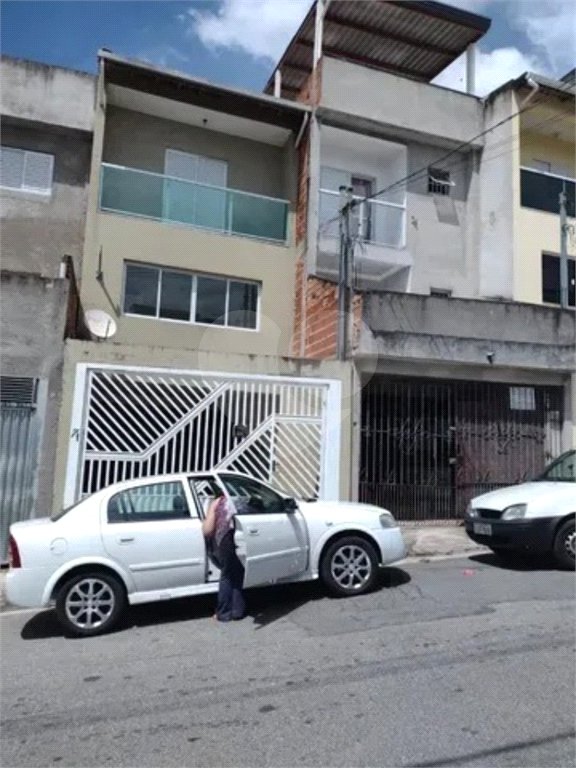 Sobrado à venda em Santo André , com 179m² , 2 dormitórios , sendo 1 suíte e 5 vagas.