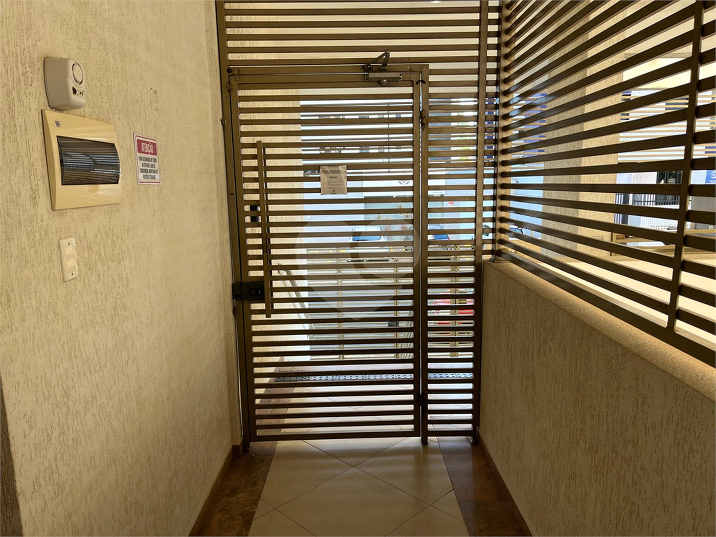 Apartamento mobiliado com 2 dormitórios sendo 1 suíte
