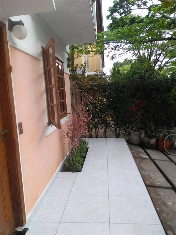 Casa à venda com 4 quartos, sendo 2 suítes, no condomínio Vila Panamericana, São Paulo - SP