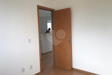 Apartamento no condomínio Monte Berlim