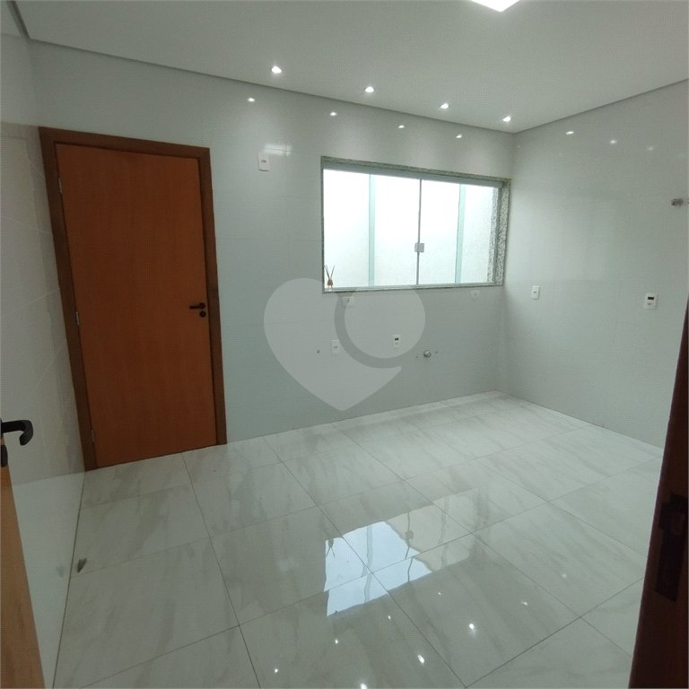 Sobrado à venda, 3 suítes, garagem, a 300 m do metrô Vila Matilde